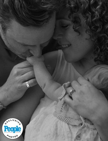 Ben Rosenbaum, Erin Krakow e sua filhaCrédito: Laura Isé