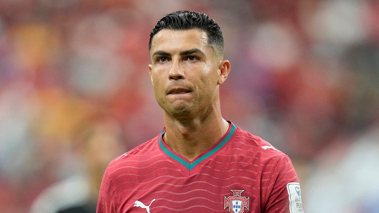 Cristiano Ronaldo shuts down reporter's Lionel Messi question in ...