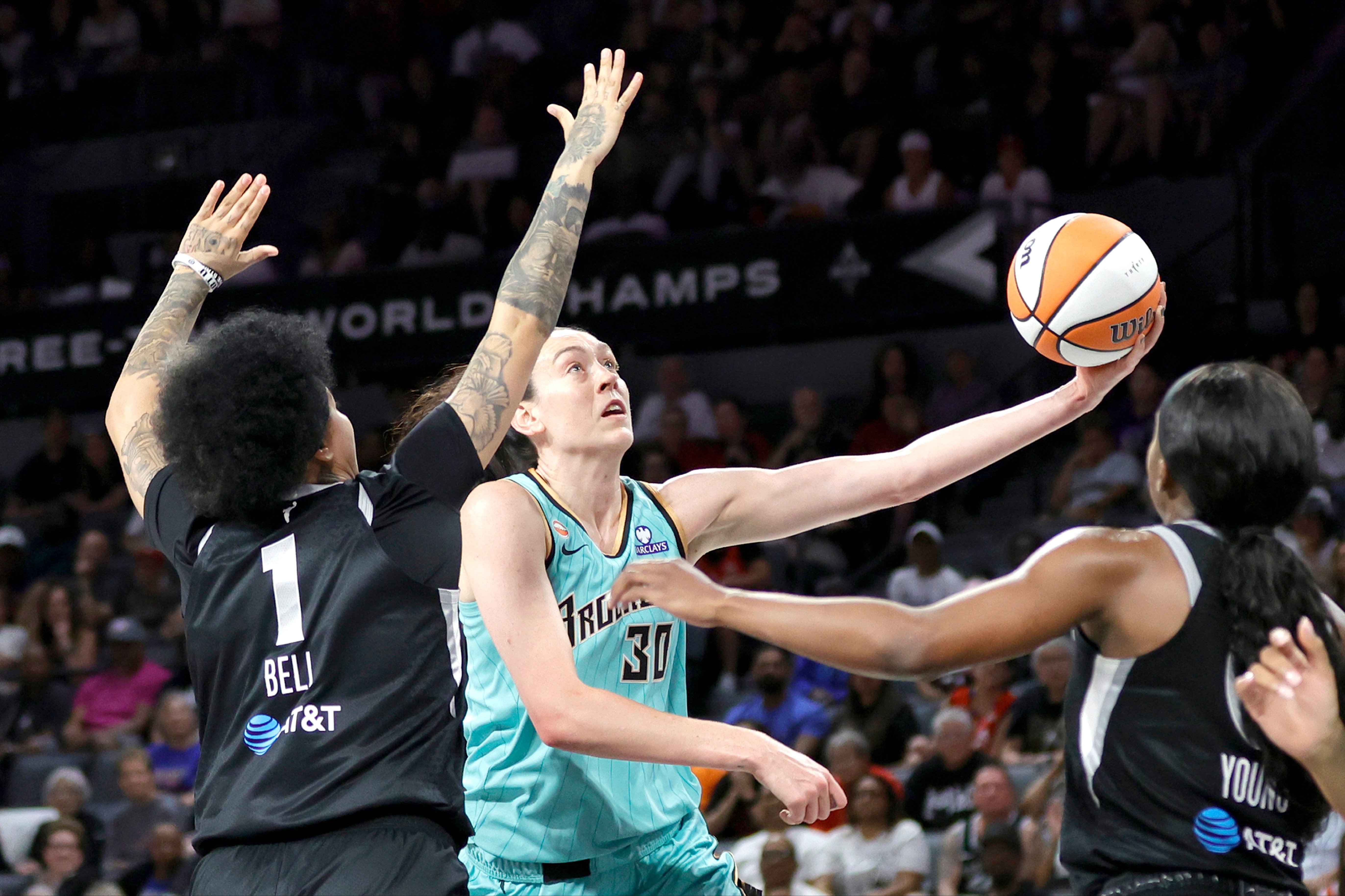 Breanna Stewart takes over in fourth quarter to lead Liberty to important  road win over Aces - AOL