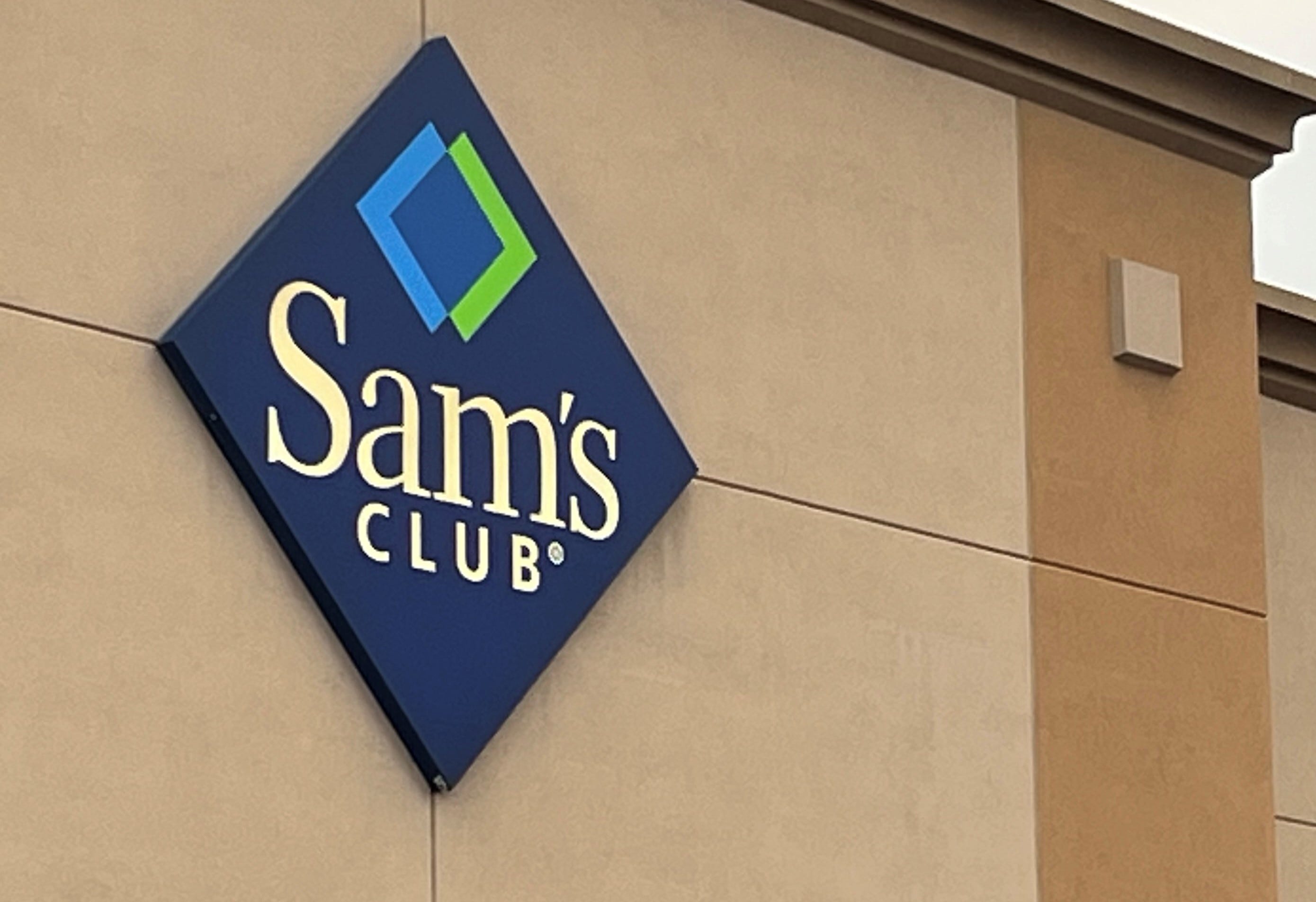 how much is a carton of cigarettes at sam's club Marlboro Red Label 100's Box 20 ct., 10 pk Costco vs. Sam's Club: Which
