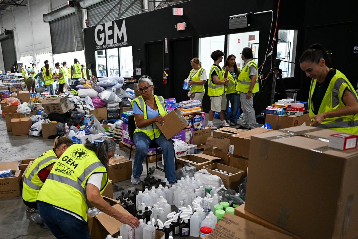 Venezuelans in US launch aid drives after earthquakes despite Caracas  airport closure - AOL