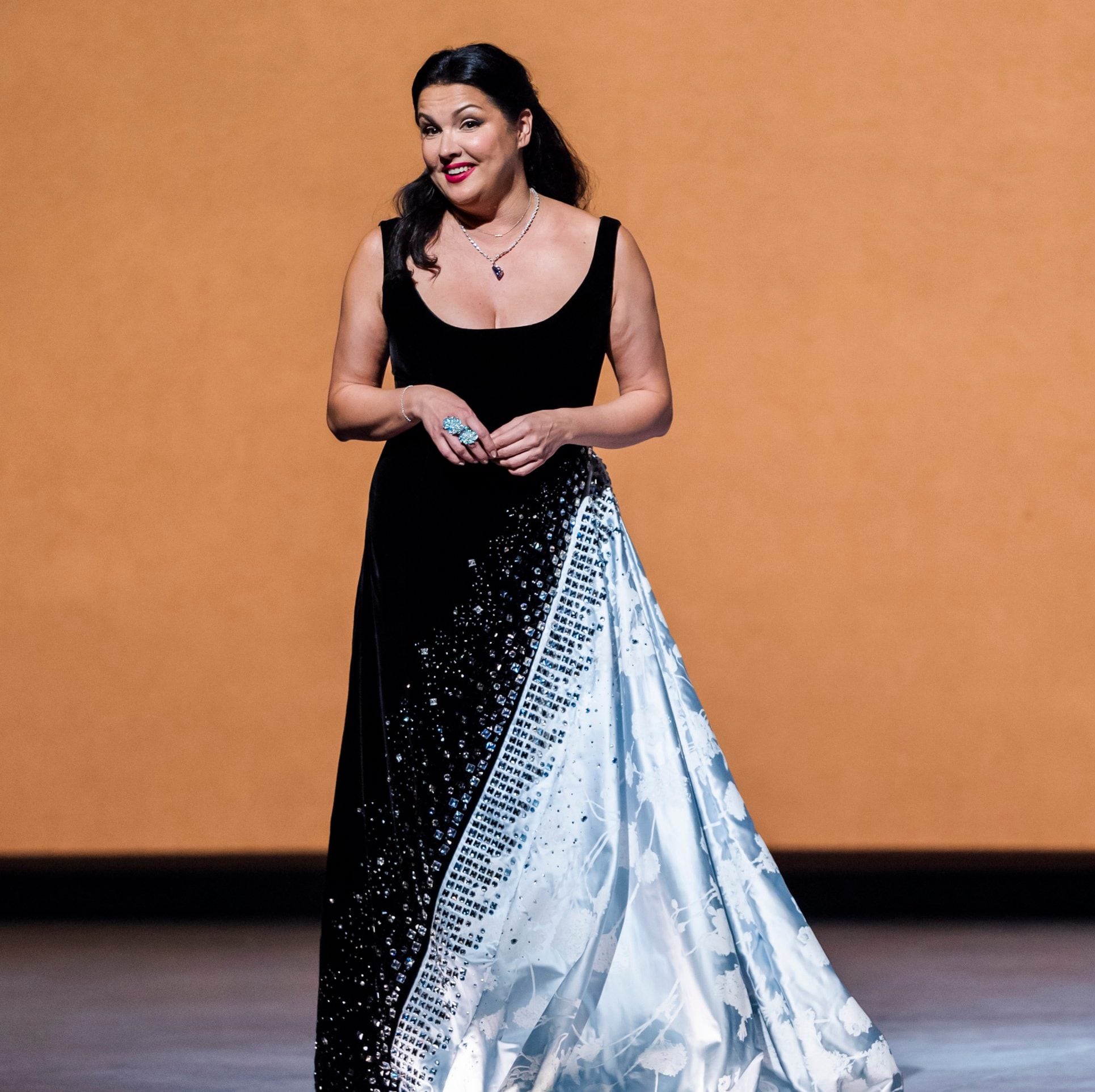Netrebko Anna Netrebko proves why she is the world’s leading soprano - AOL