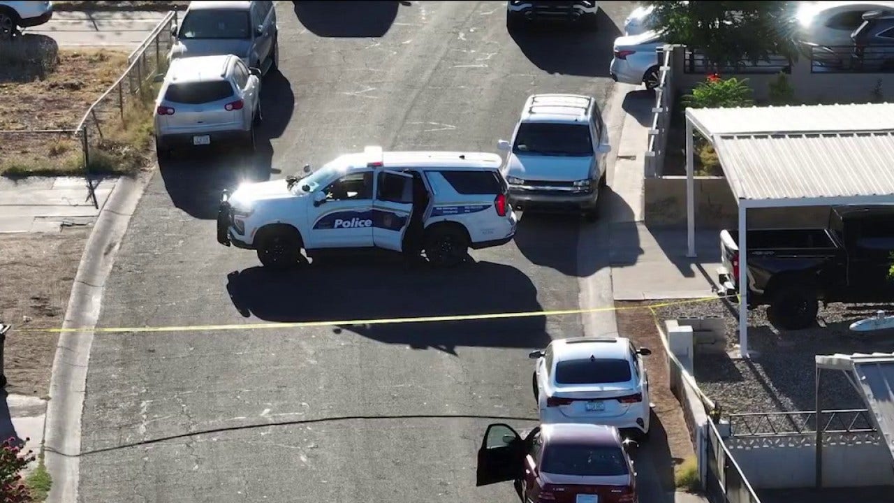 Man dies after being found shot inside crashed car in Phoenix, suspects ...