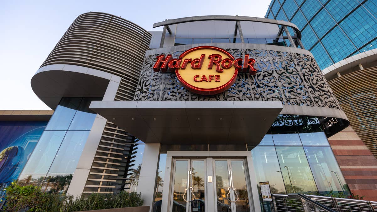 Iconic restaurant chain exits longtime tourist spots - AOL
