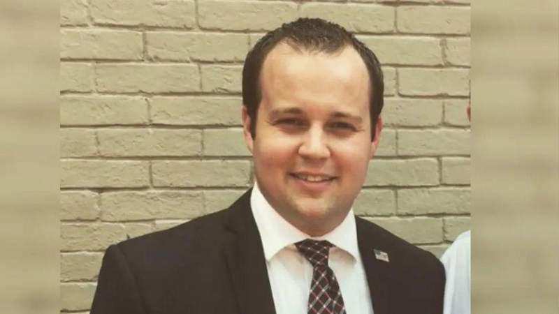 Josh Duggar's Lawyer Blasts Reality Star's 'Punitive' Prison Transfer Amid  12-Year Sentence - AOL