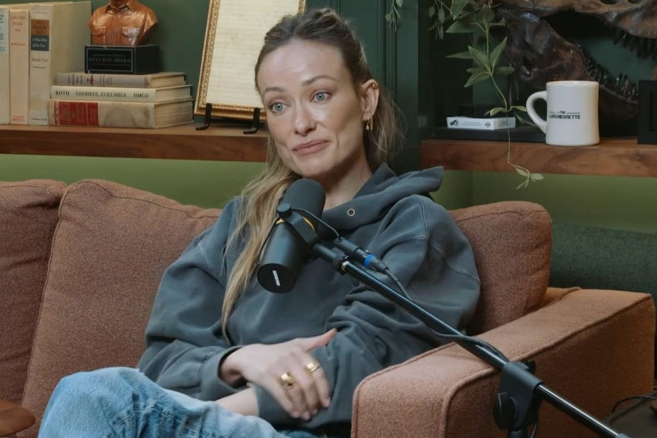 Olivia Wilde em ‘Armchair Expert’Crédito: Armchair Expert com Dax Shepard/Youtube