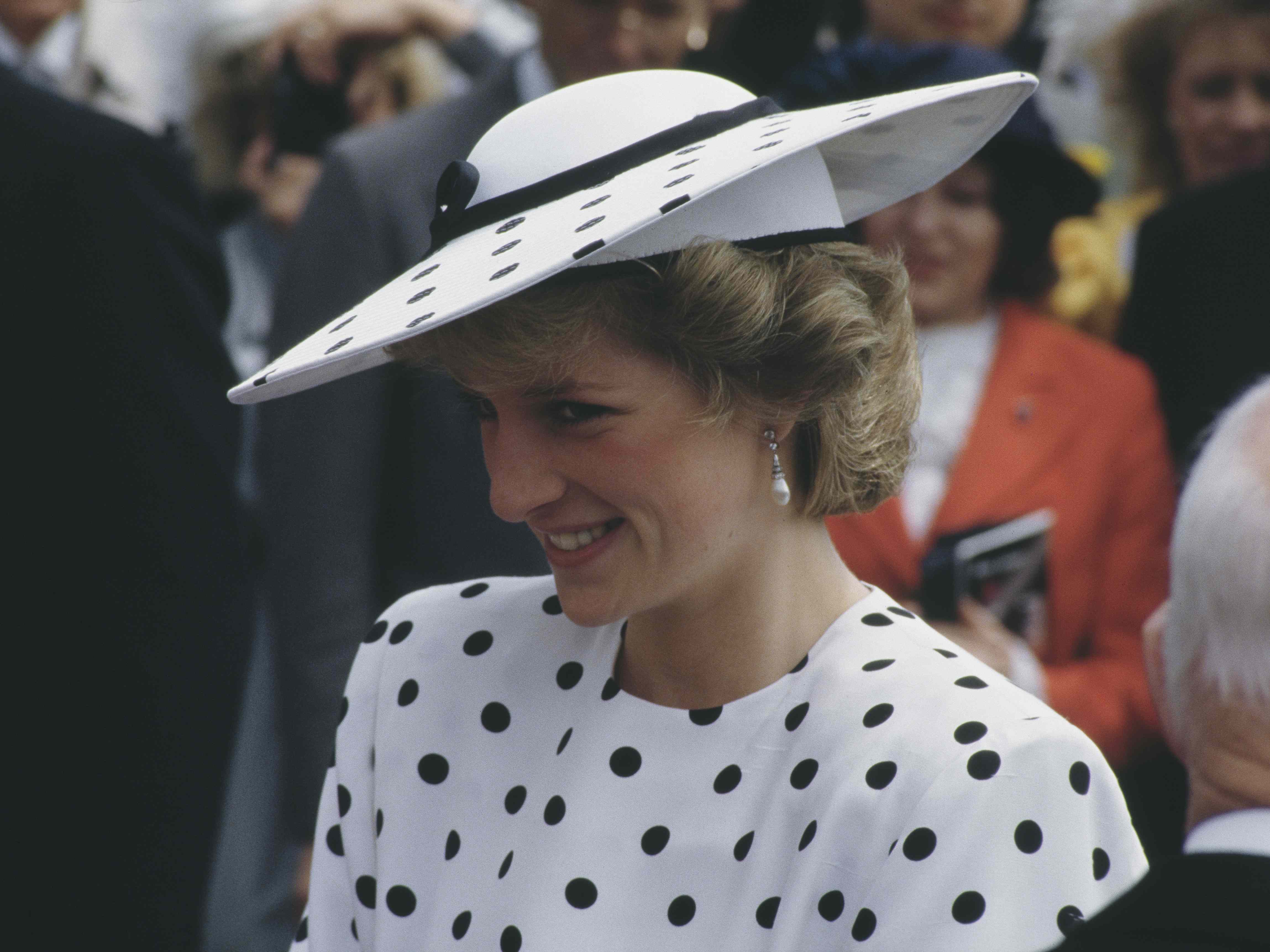 princess diana polka dress Did You Know? Princess Diana's iconic Black & White Polka Dot Dress was a classic handmade black velvet design by renowned designer Gina Fratini. Diana loved this dress so much,