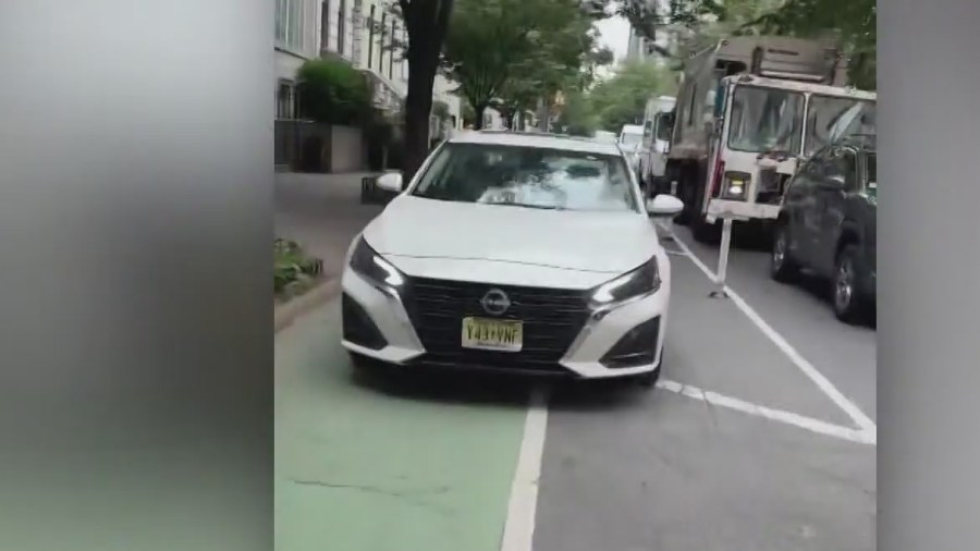 See it: driver chases cyclist on NYC bike lane in an act of road rage - AOL