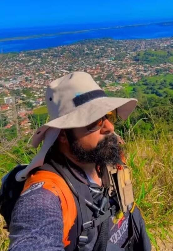 Hiker falls 500ft to his death after posing for victory selfie at the ...
