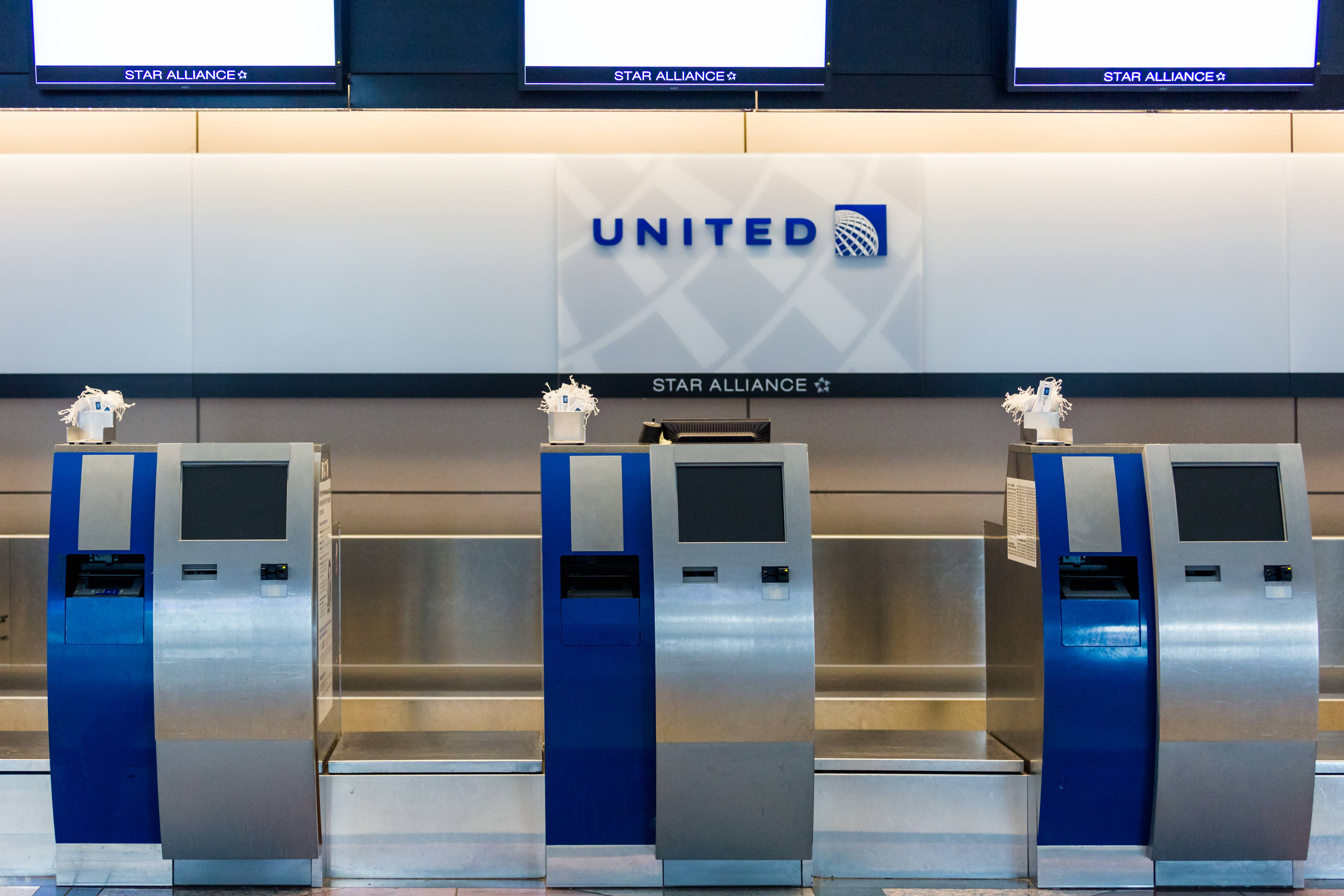 United Airlines' Largest Passenger Hub Faces 3-Figure Delays As FAA ...