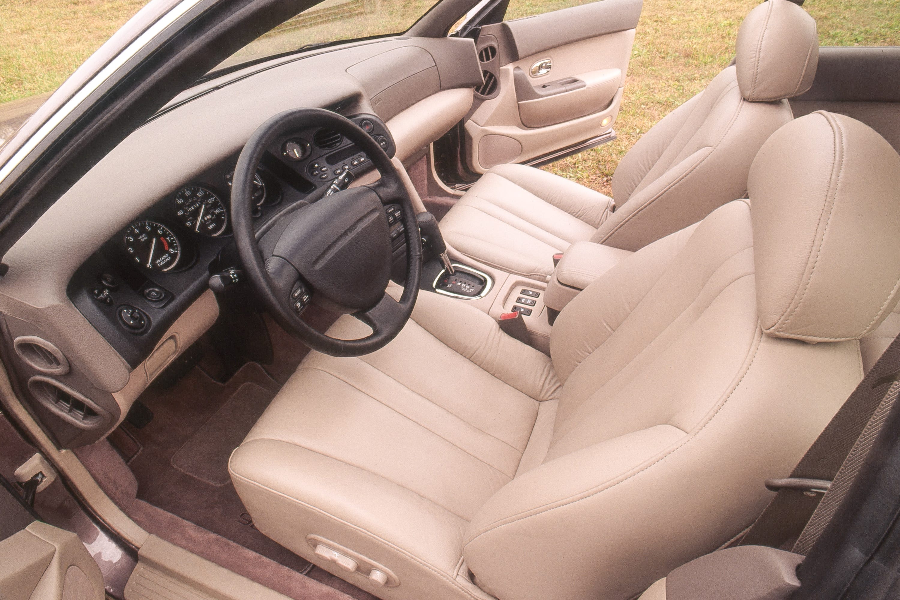 A Photo Tour of the 1992 Mazda 929 - AOL