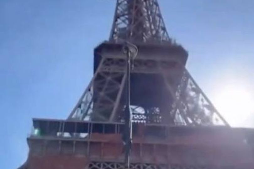 A rusted Eiffel Tower