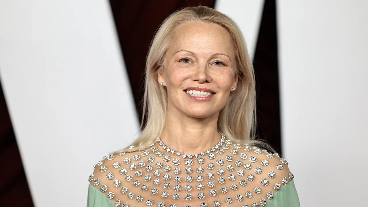 Pamela Anderson en un evento de moda
