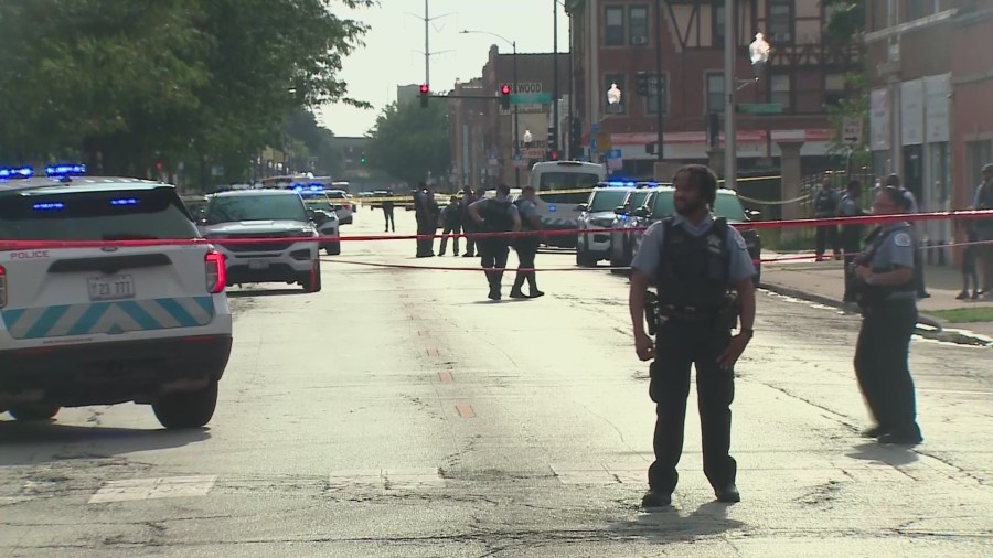 2 Chicago police officers injured in South Side shooting; suspect ...