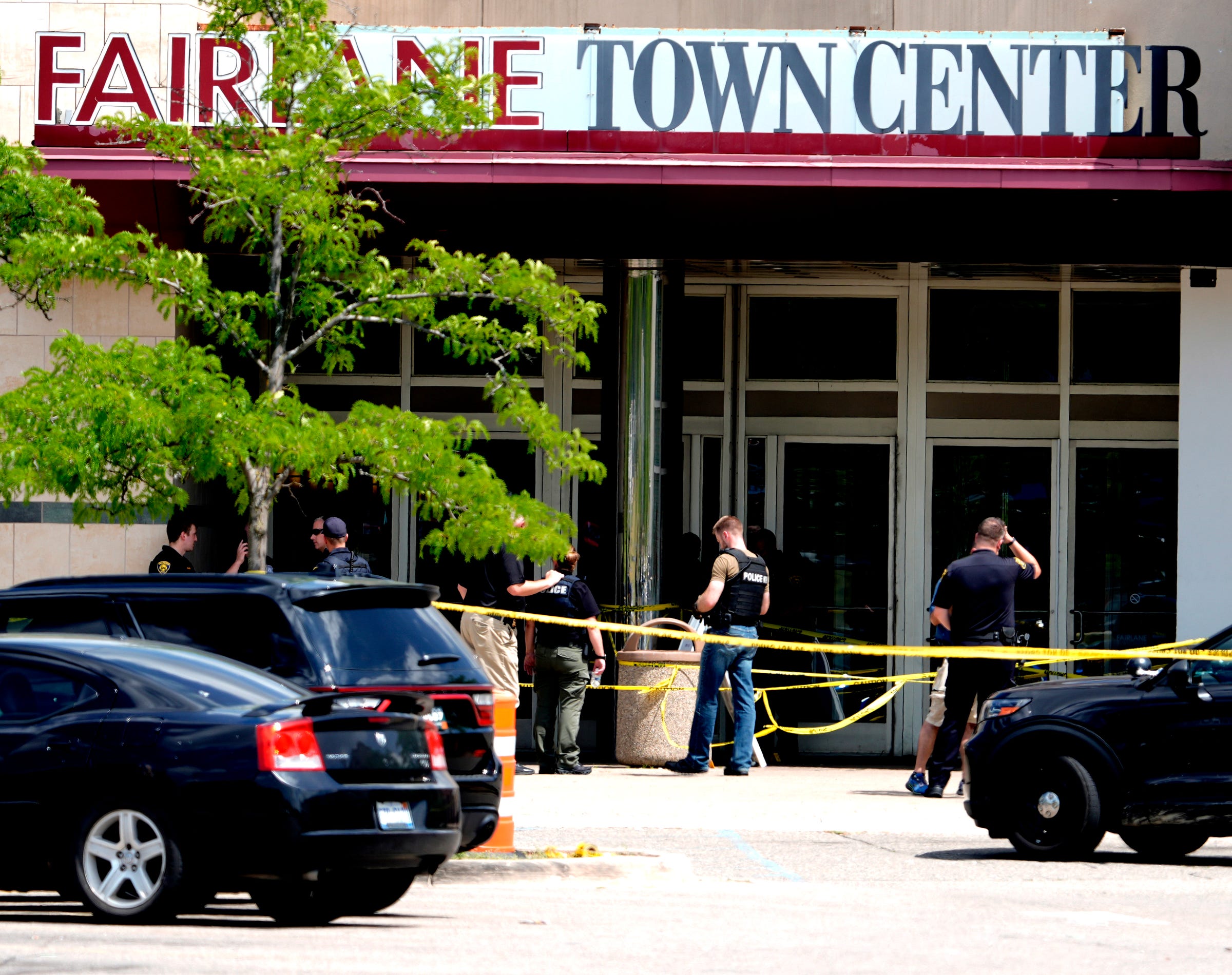 Dearborn police: 2 in custody after Fairlane mall shooting leaves 2 ...