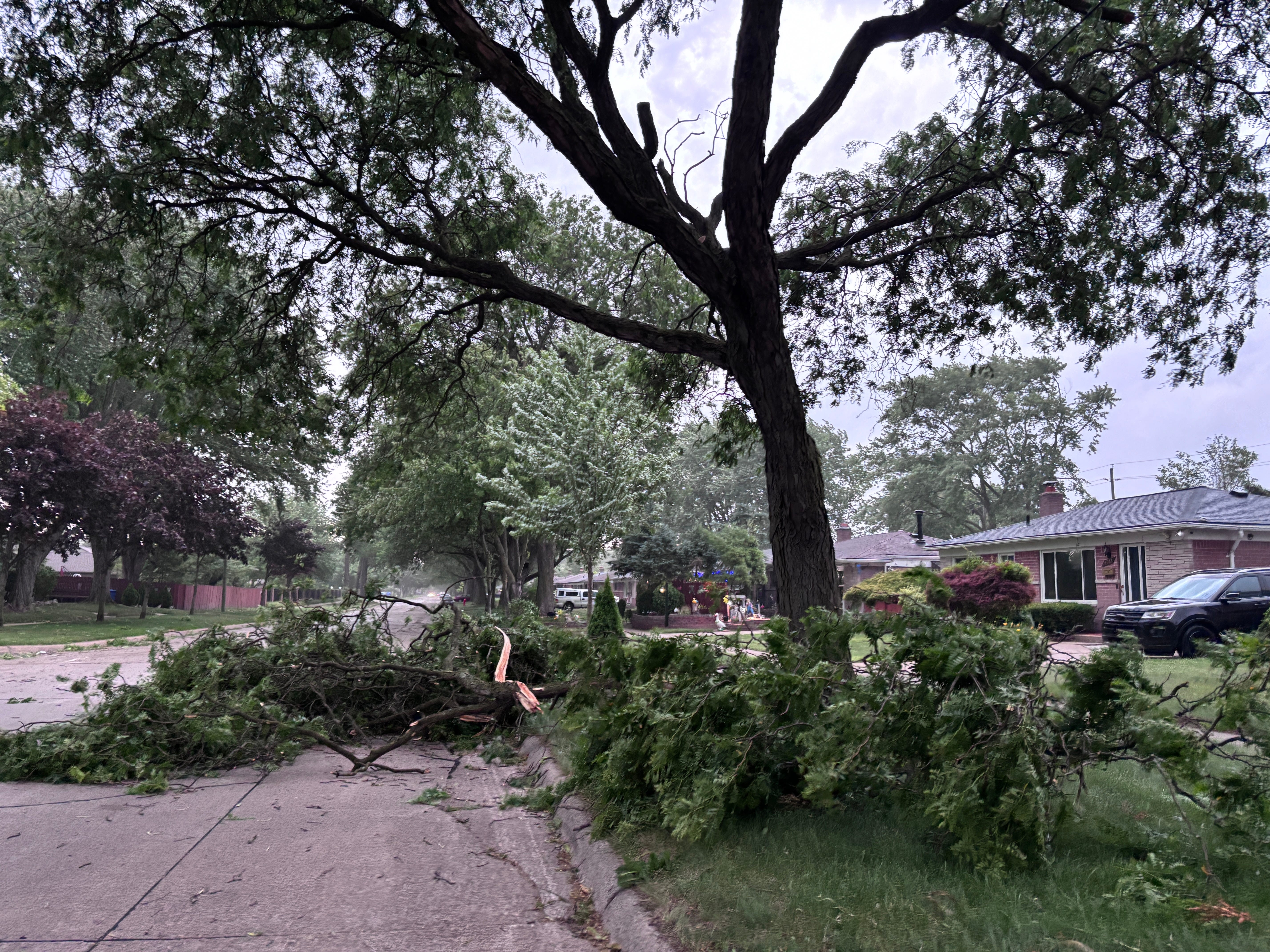 Thousands without power after strong storms roll through Metro Detroit ...