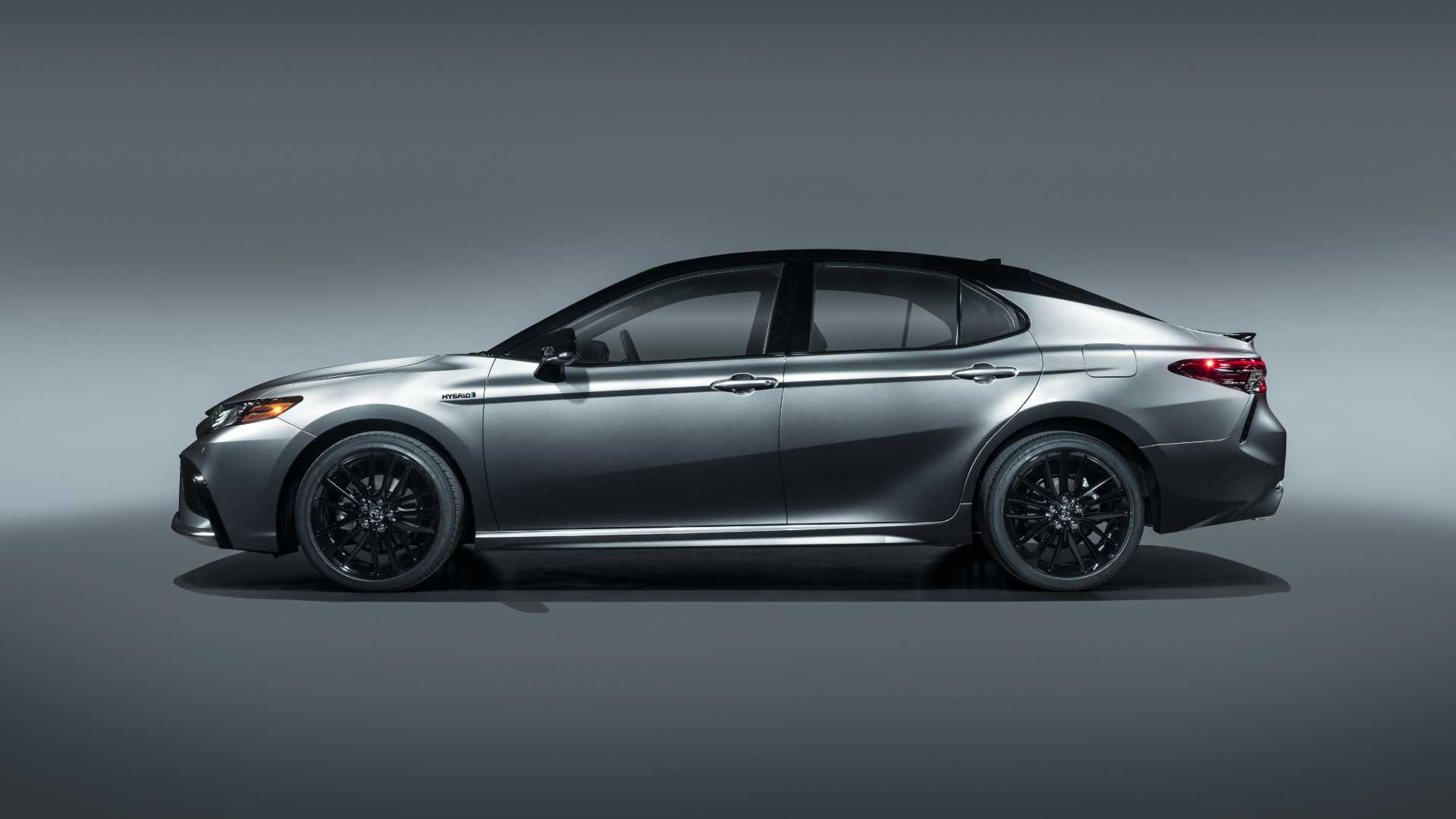 2021 Toyota Camry Hybrid (2)