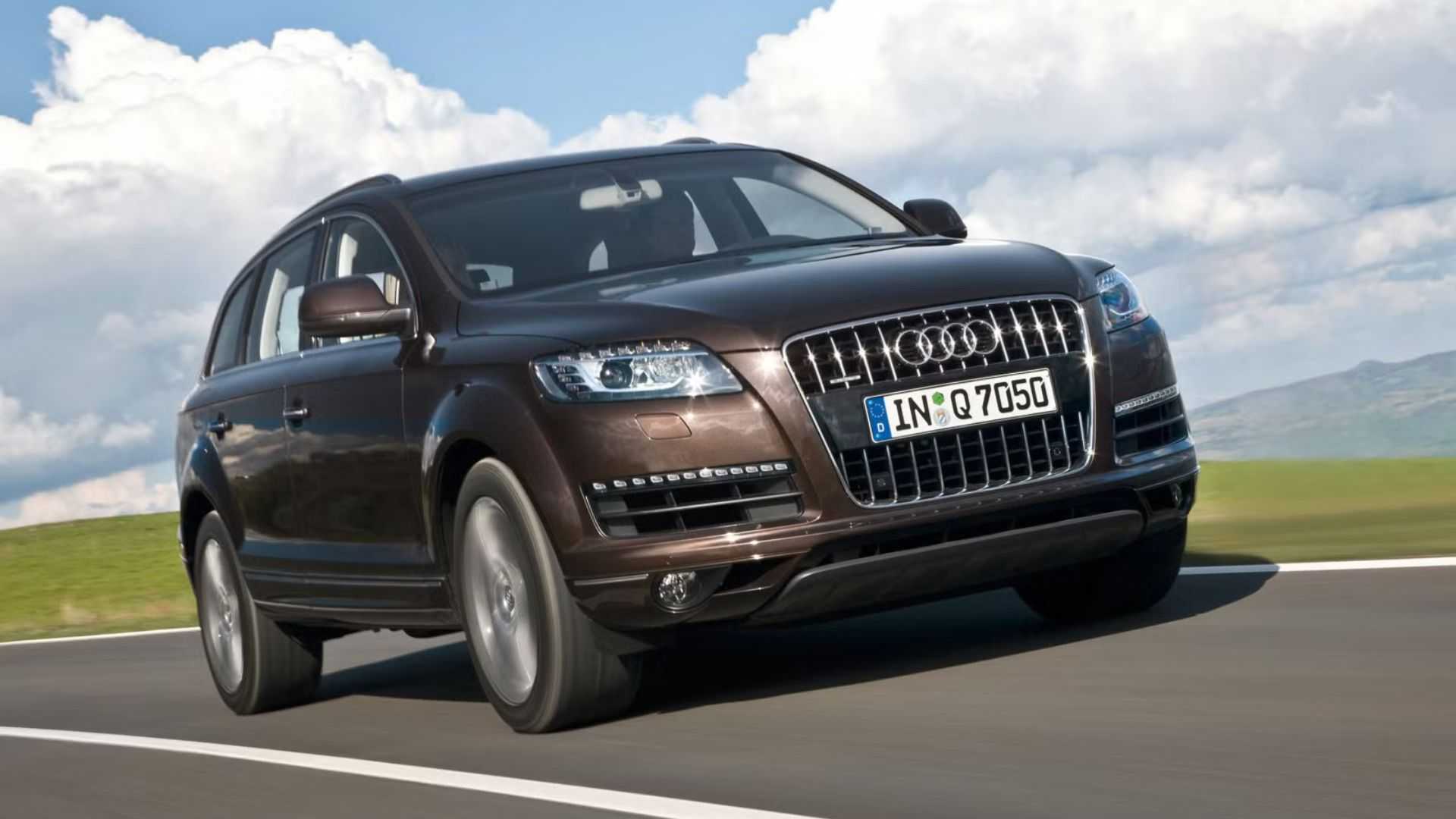 2010-2015 Audi Q7 Front Driving