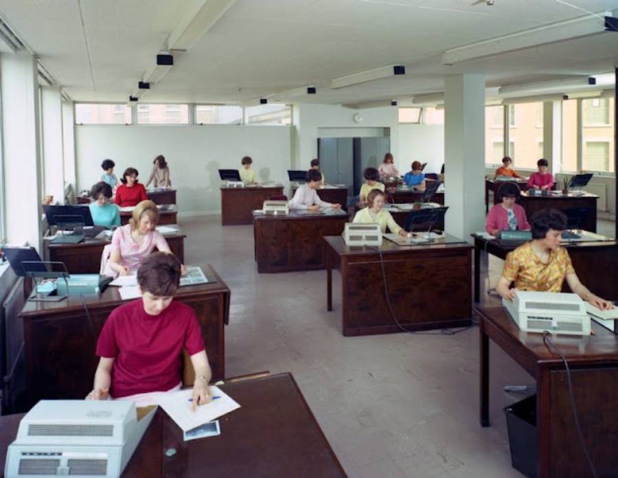 18 Rare Photos of American Office Life Before Computers - AOL