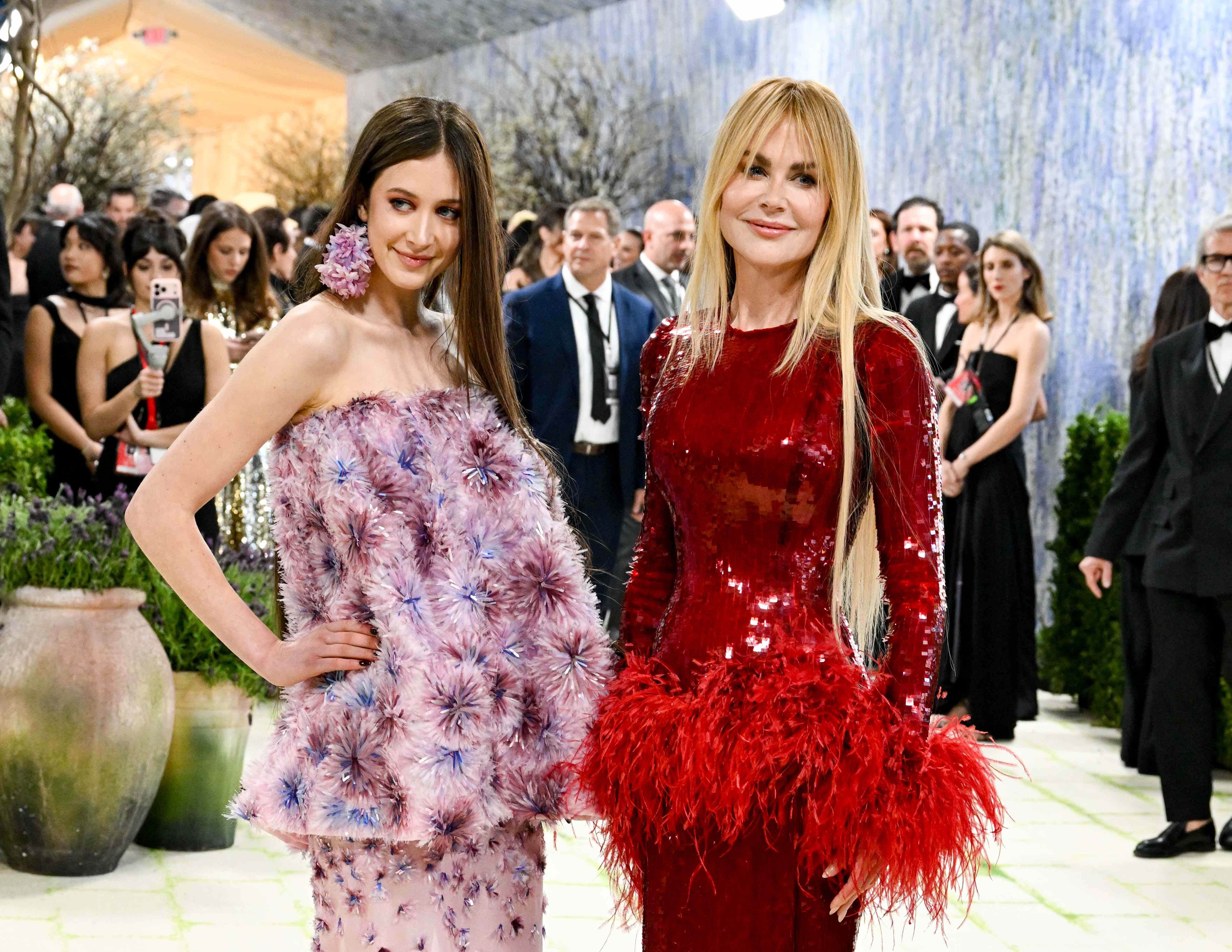 nicole kidman stuns in selfies wearing a thigh-high slit dress Nicole Kidman shows some skin in stunning backless gown with thigh-high split