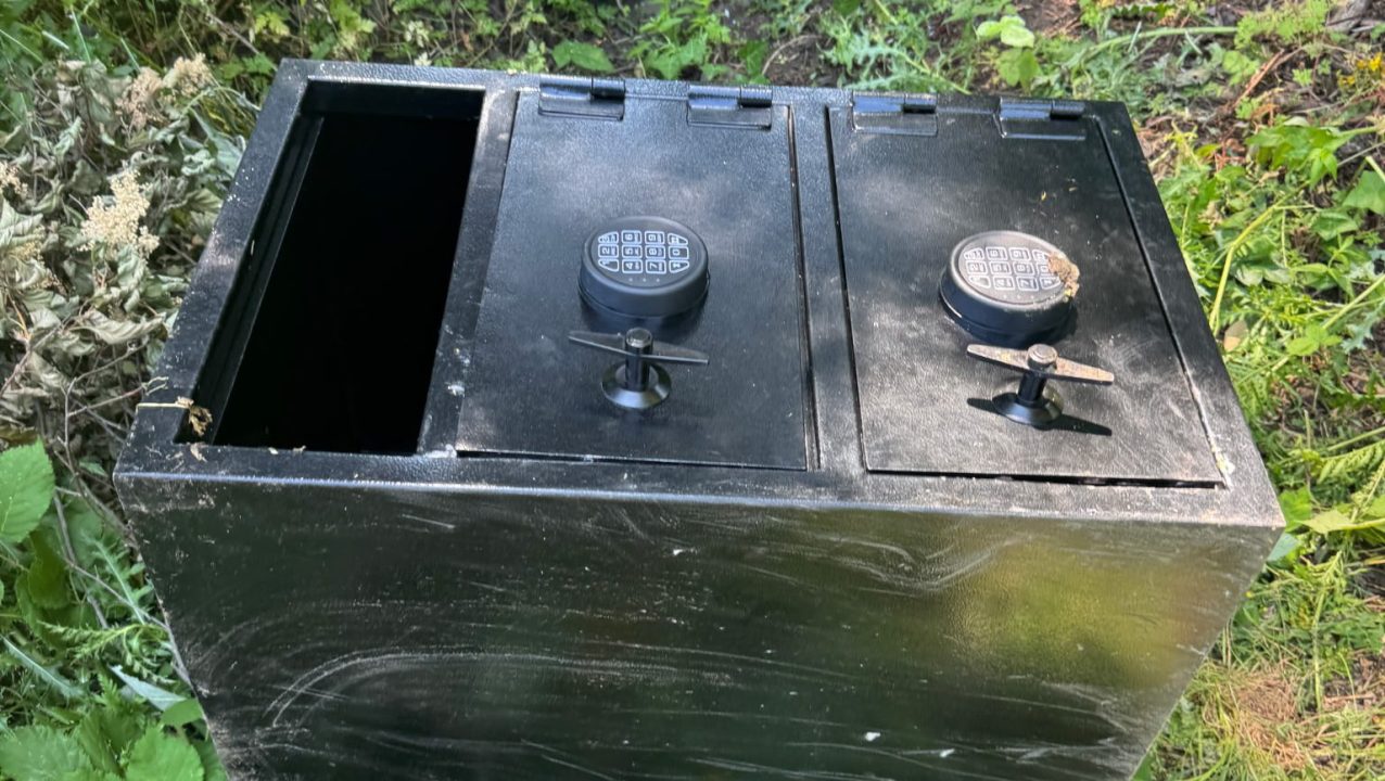 Caught on camera: Burglar steals safe from Cascade Locks fish market ...