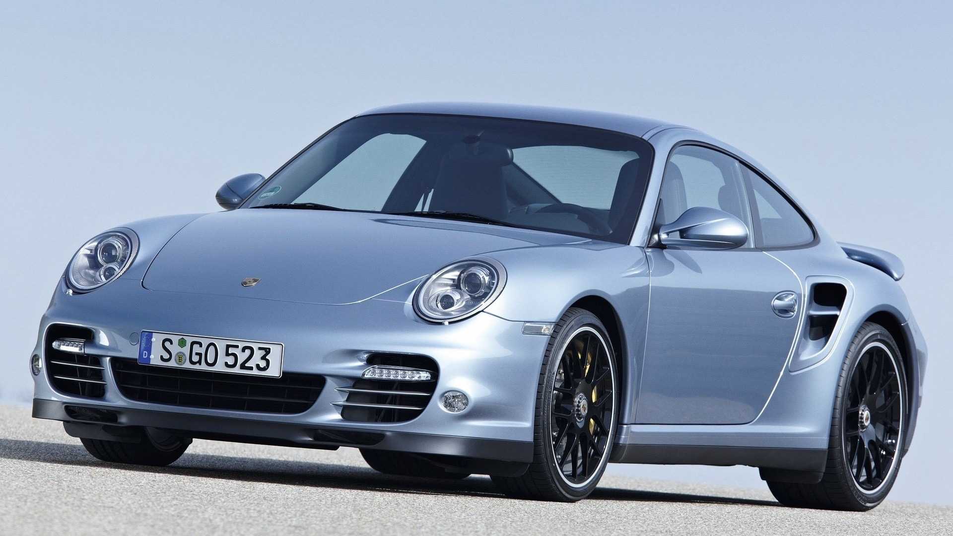 2011 Porsche 911 Turbo S sprijeda, tri četvrtine