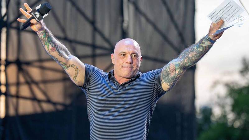 Joe Rogan Ripped Picture 'Spineless' Joe Rogan Ripped Apart Over Baffling Defense of UFC Fighter ...