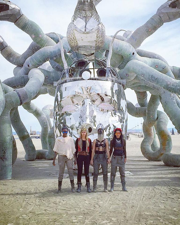 Sophia Bush no Burning ManCrédito: Sophia Bush/Instagram