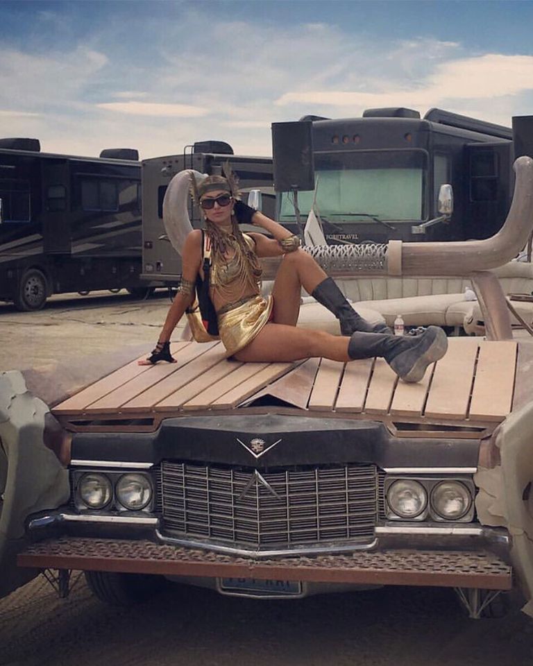 Paris Hilton no Burning ManCrédito: Paris Hilton/Instagram