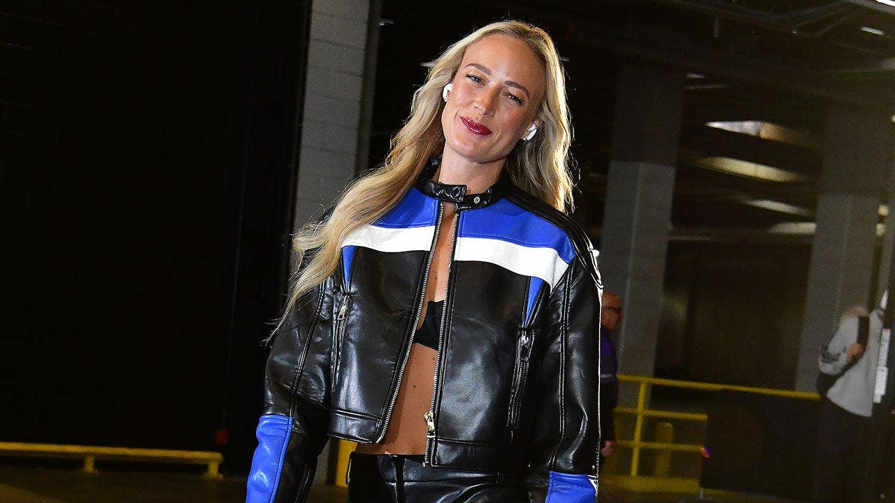 Sophie Cunningham stuns the Internet with Phoenix entrance attire