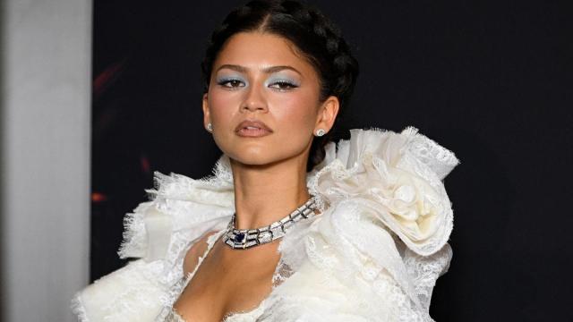 louis vuitton white dress Kendi Everyday wearing Amazon Button Down Monogram Ellipse Satchel 09 This statement dress from the runway draws on medieval silhouettes with voluminous balloon sleeves and a fluid a Kate Moss Closes Louis Vuitton