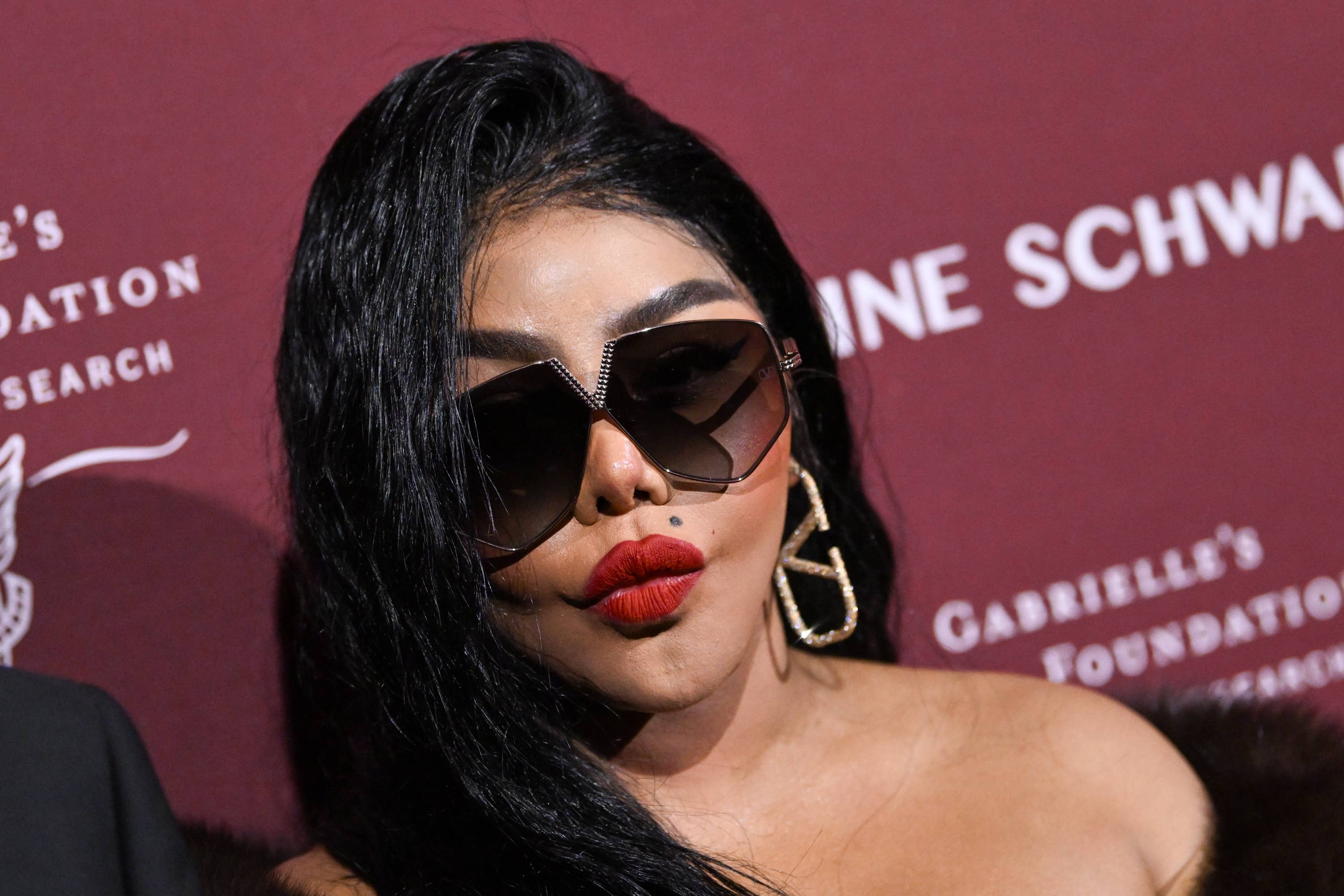 How Old Is Lil' Kim? Inside The Queen Bee's Disputed Age - AOL