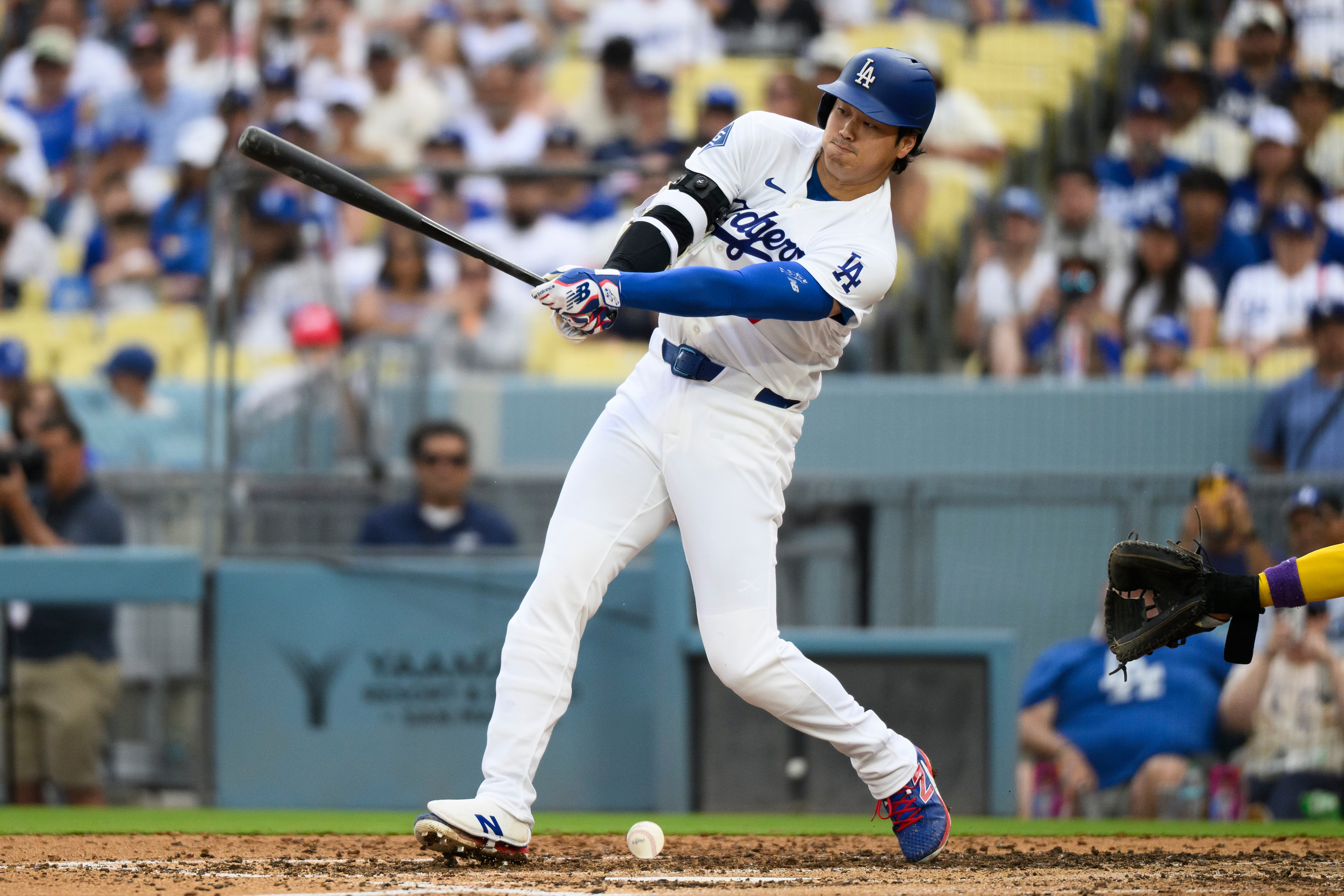 Yoshinobu Yamamoto has rough start as Dodgers drop series to