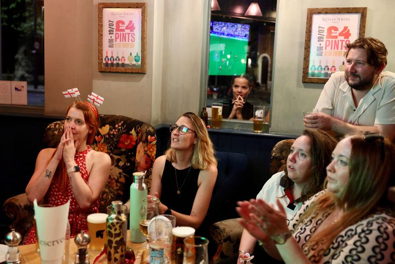 New Photo - Britons buy clothes, fans and booze amid the World Cup heat