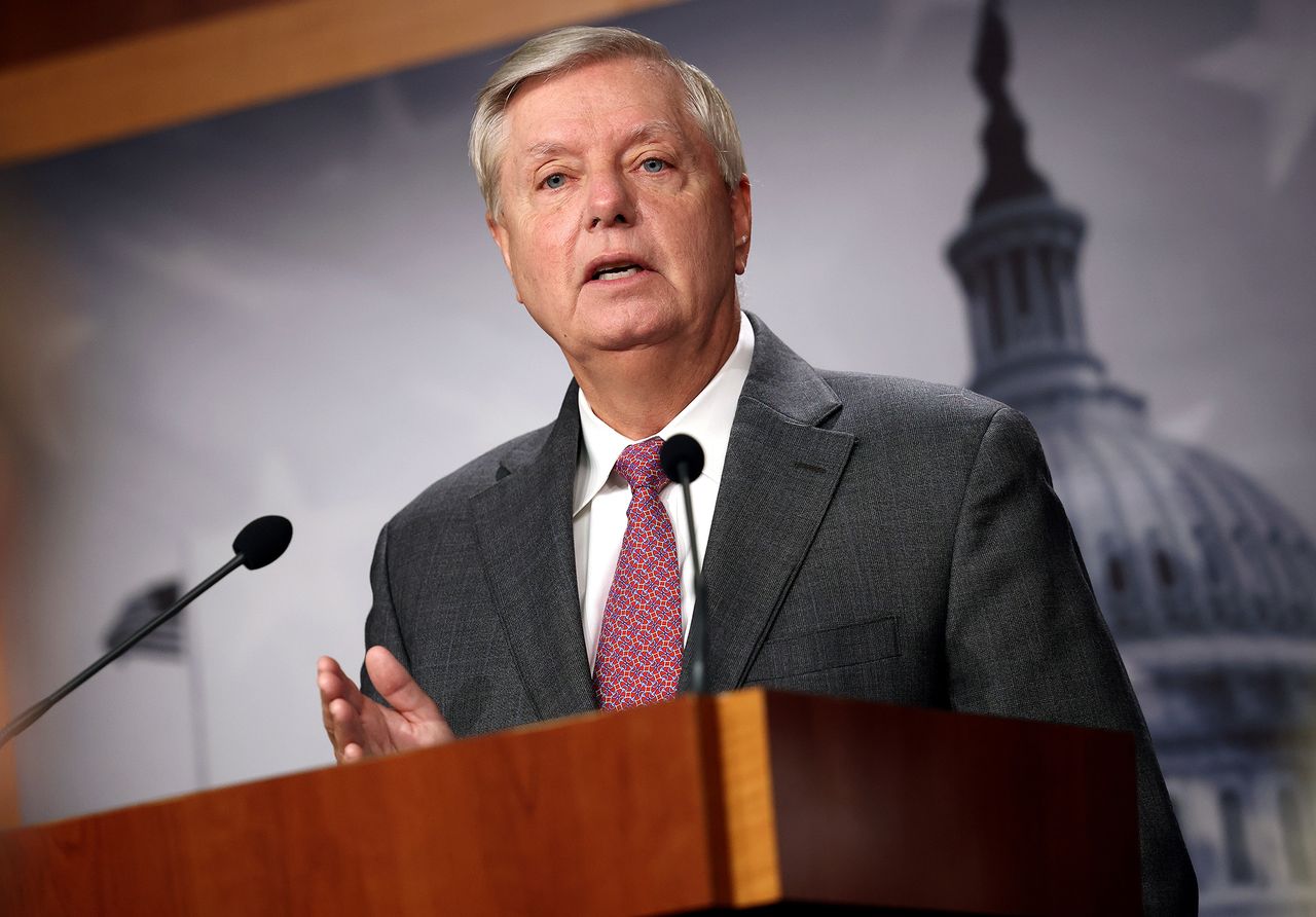 Lindsey Graham Died Suddenly from an Aortic Dissection. What Is It? - AOL