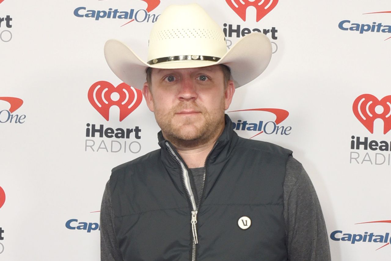 does justin moore chew tobacco Nicotine pouches are smokeless tobacco products that contain nicotine and other chemicals. While they may be perceived as a safer alternative to cigarettes, they still pose significant Justin Moore Reveals He's Newly