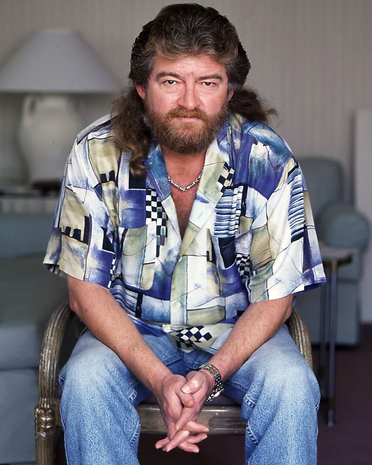joe eszterhas net worth - Ilustrasi 2