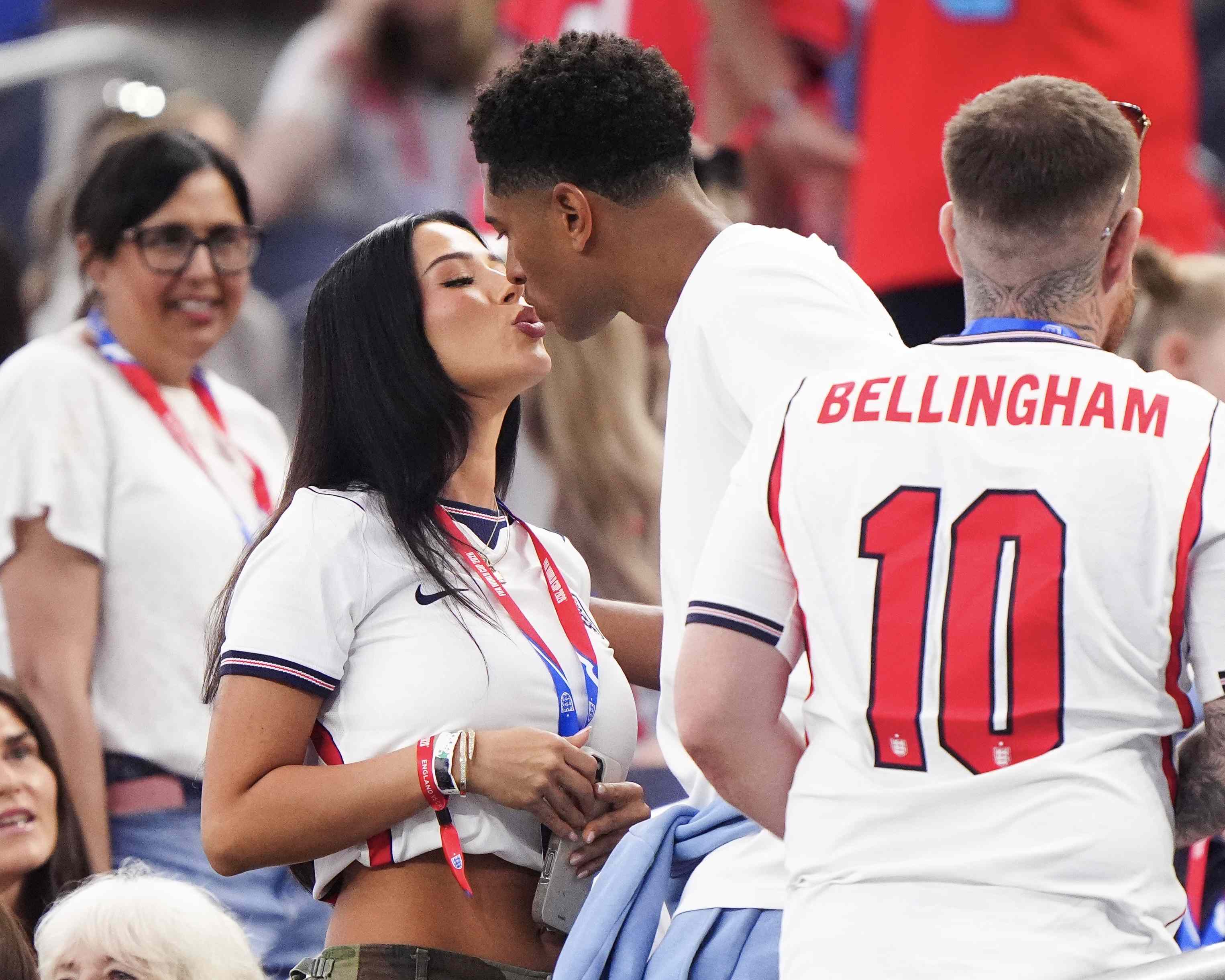 All About Soccer Star Jude Bellingham s Girlfriend Influencer Ashlyn 