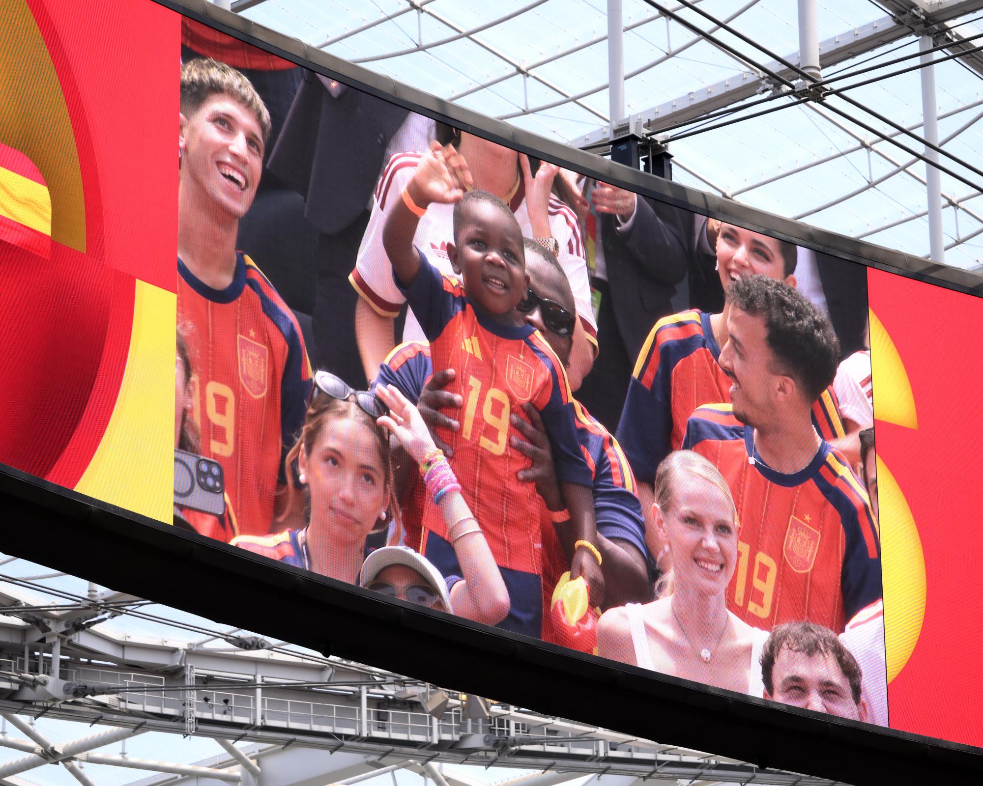 High-Quality ‘spain’s Superstar Fan’: Lamine Yamal’s Little Brother Takes World Cup By Storm Image for Mobile High-Quality ‘spain’s Superstar Fan’: Lamine Yamal’s Little Brother Takes World Cup By Storm Image for Mobile