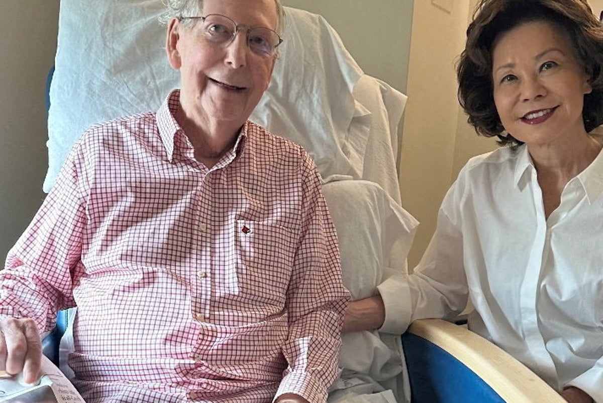 Jimmy Kimmel Parodies Mitch McConnell's Hospital Photo With His Wife - AOL