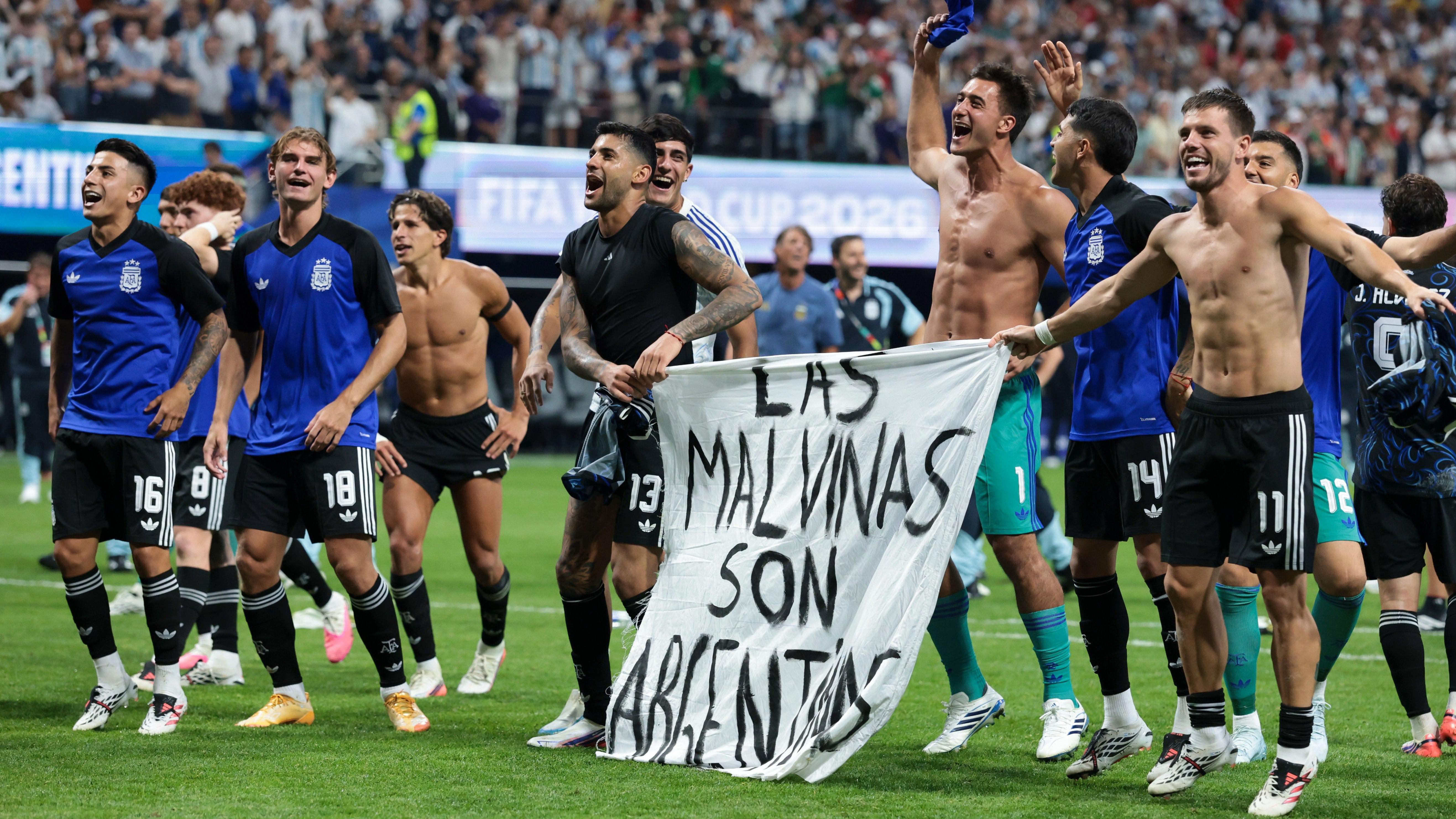 New Photo - Argentina face fine for Falklands banner in semi-final win