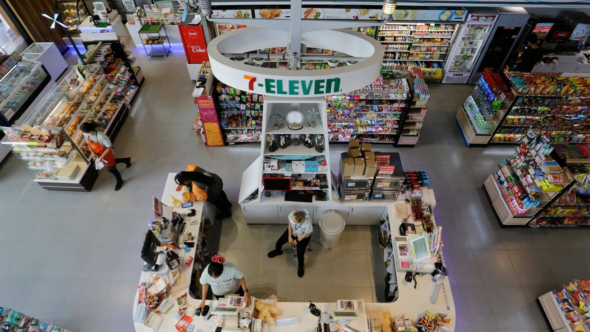 7-Eleven shares detailed plan for closing over 600 stores - AOL