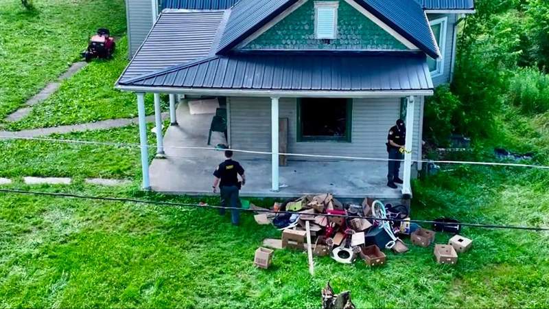Investigators pH๏τographed the Vinton County property during the child endangerment investigation, documenting conditions both inside and outside the home.182 Ohmer Street Official crime scene pH๏τo