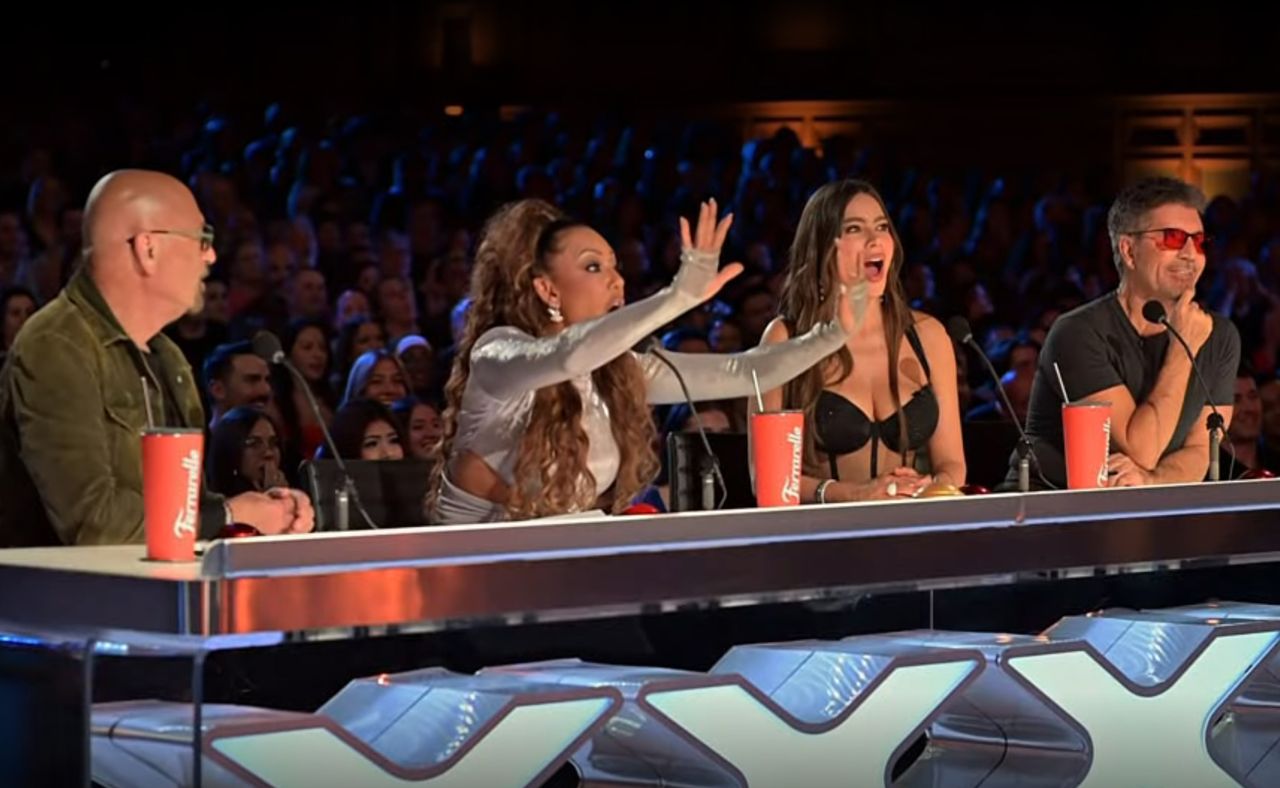 Howie Mandel, Mel B, Sophia Vergara e Simon CowellCrédito: NBC