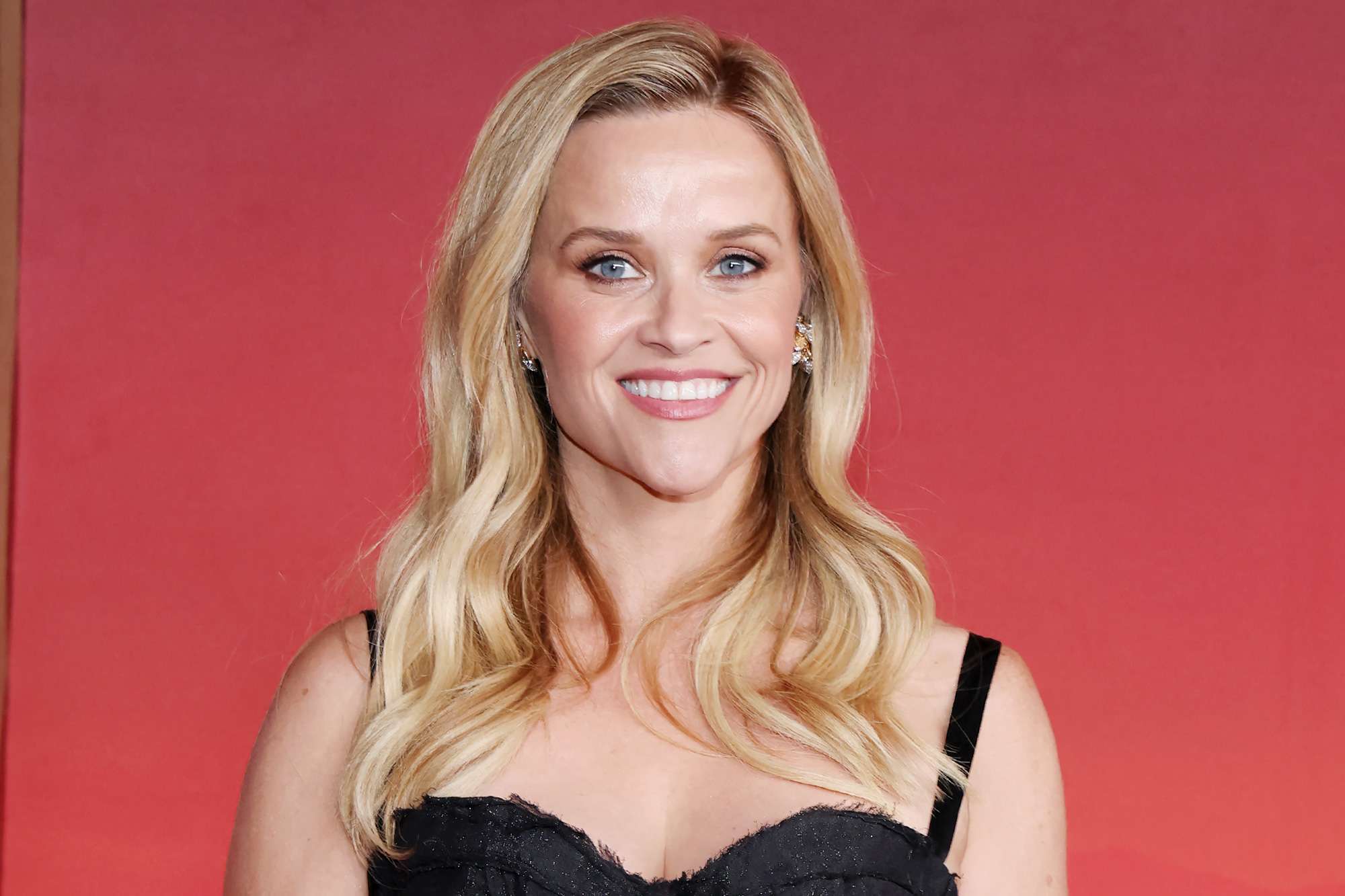 New Photo - Reese Witherspoon ‘burst into tears’ after reuniting with famous friend of 35 years on set of new series “Lucky”