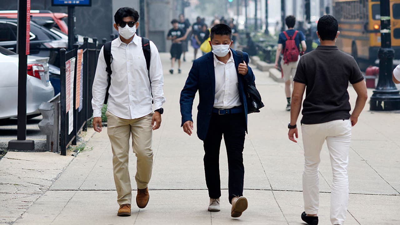 can you smoke cigarettes on the sidewalk in chicago Introducing "Streetsblog Chicago versus smoking on the CTA." In part one of our series, editors from other cities and our transit agency weigh Photos: Wildfire smoke blankets the