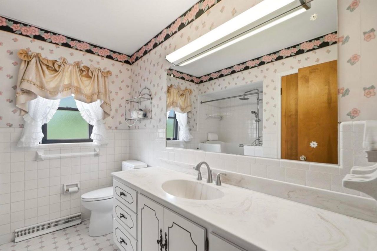 Realtor’s Tour of a ‘70s Time Capsule Home Goes Viral Thanks to One ...