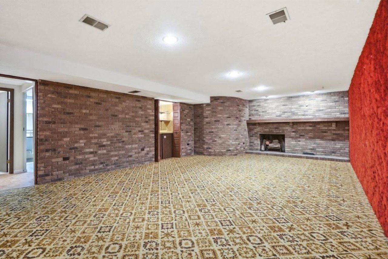 Realtor’s Tour of a ‘70s Time Capsule Home Goes Viral Thanks to One ...