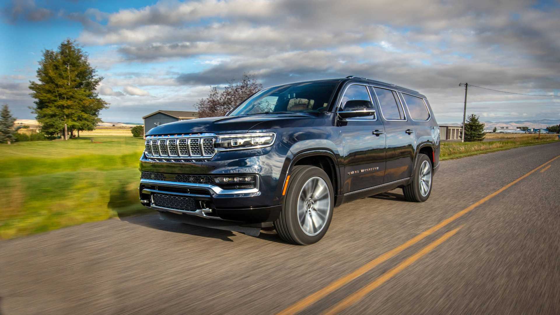 2025 Jeep Grand Wagoneer sprijeda, tri četvrtine