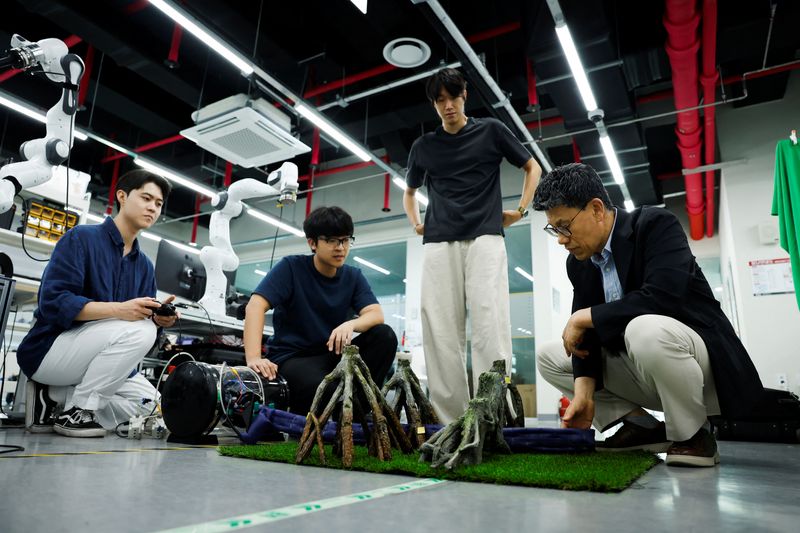 South Korean and U.S. Researchers Unveil Hands-Free Robotic Suit